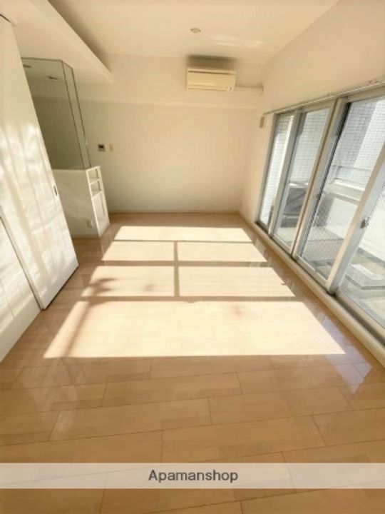 ベルフェリーク天満橋の居間