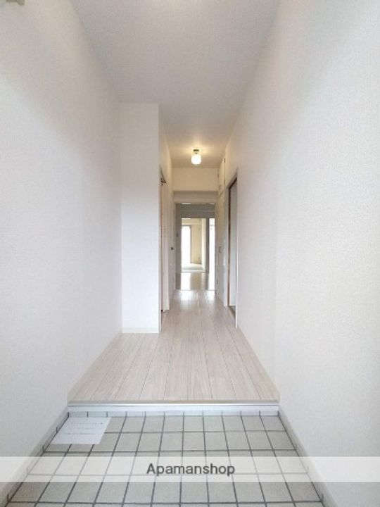 大阪府吹田市五月が丘西の賃貸マンションの玄関