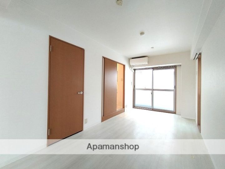 グレイス正雀の居間