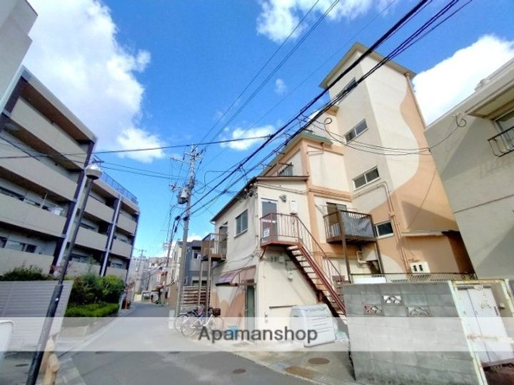 ドルフ山手の外観