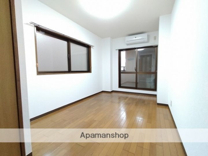 大阪府吹田市片山町1丁目の賃貸マンションの居間