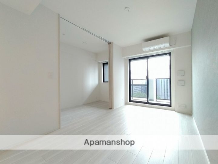 コンフォリア新大阪宮原Qの居間