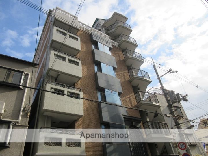 リトルハウス中央の外観
