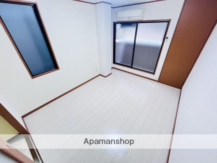 リバティー御幸の居間