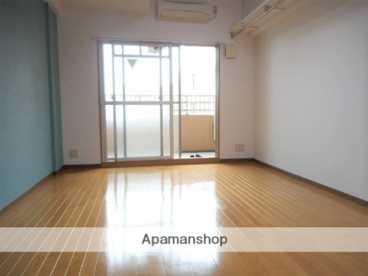 VIS−A−VISの居間