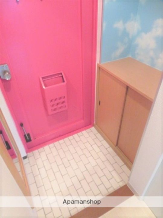 花園マンションの玄関