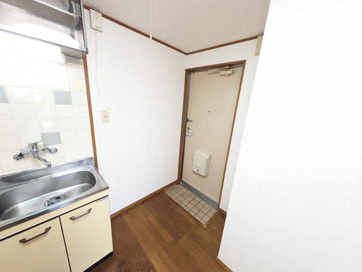 リバティ都島の玄関