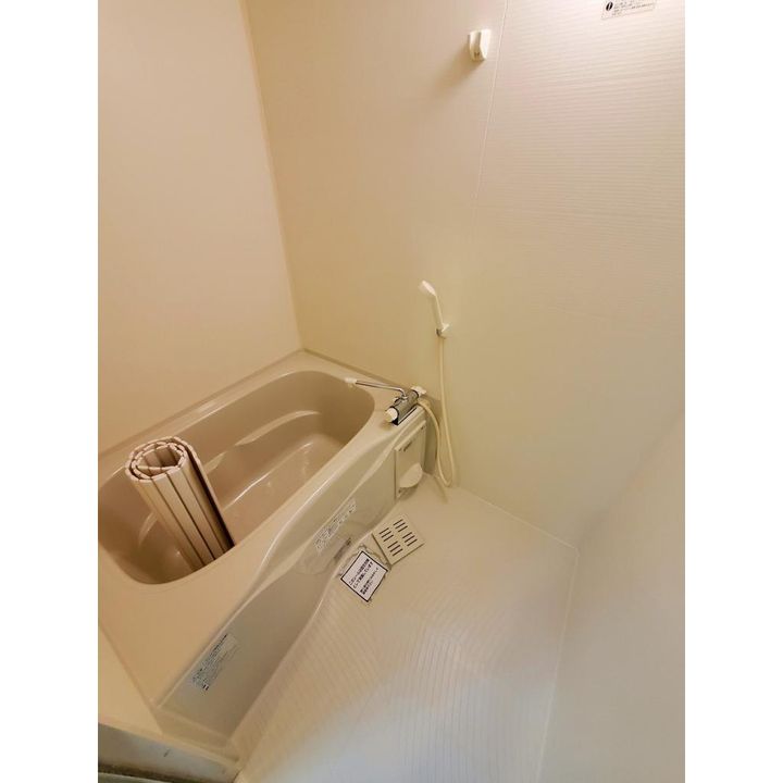アヴェニュー暁町203号室の風呂