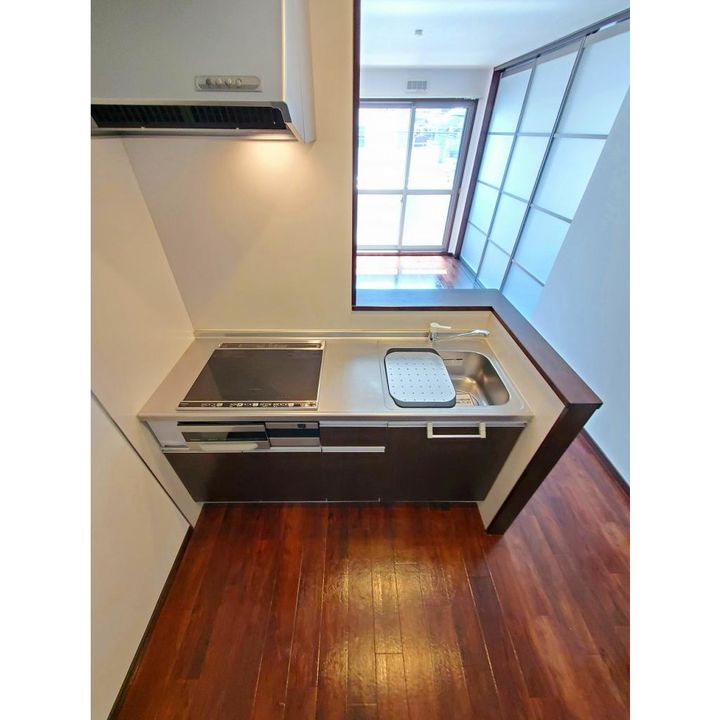 アヴェニュー暁町203号室のキッチン