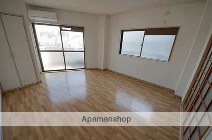 松岡マンションの居間