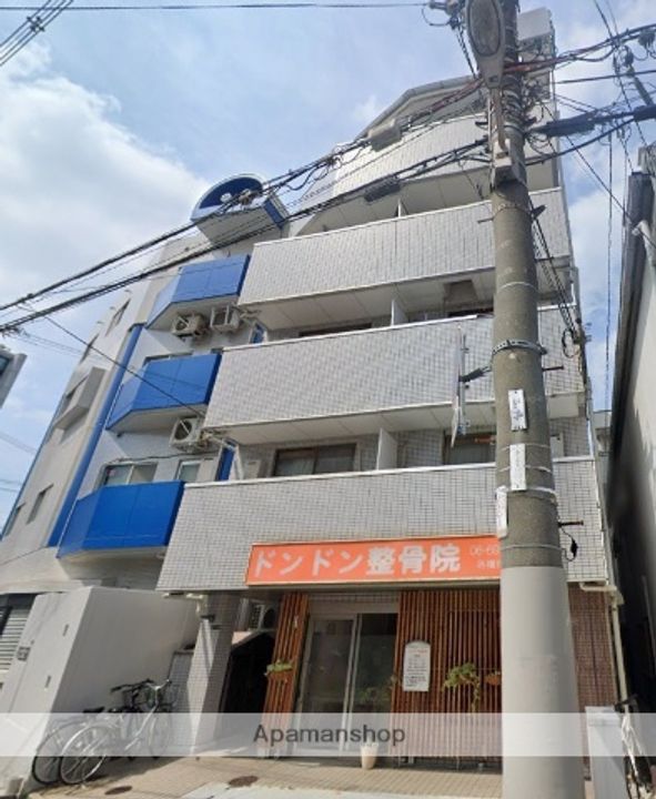 松岡マンションの外観