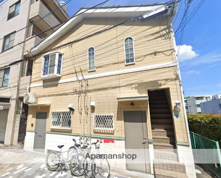 変なアパート内代の外観