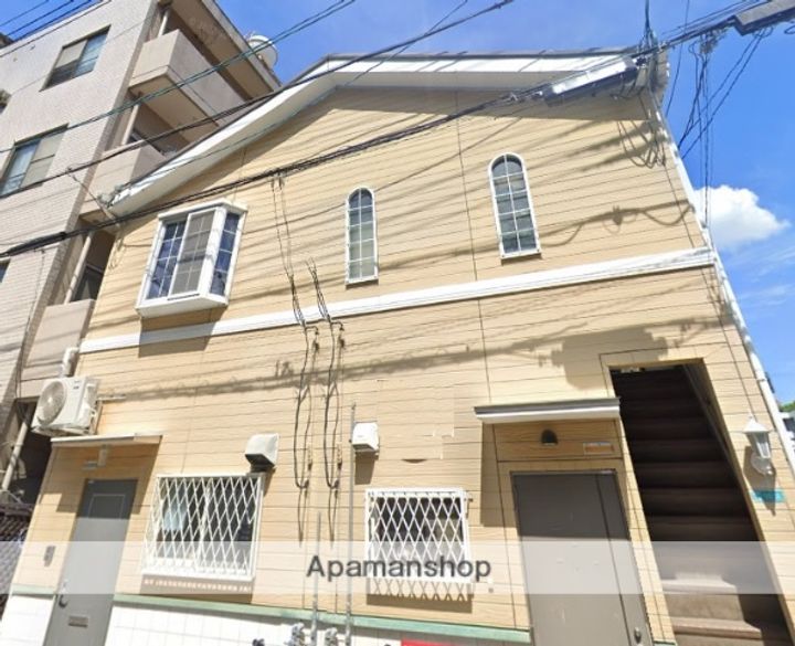 変なアパート内代の外観