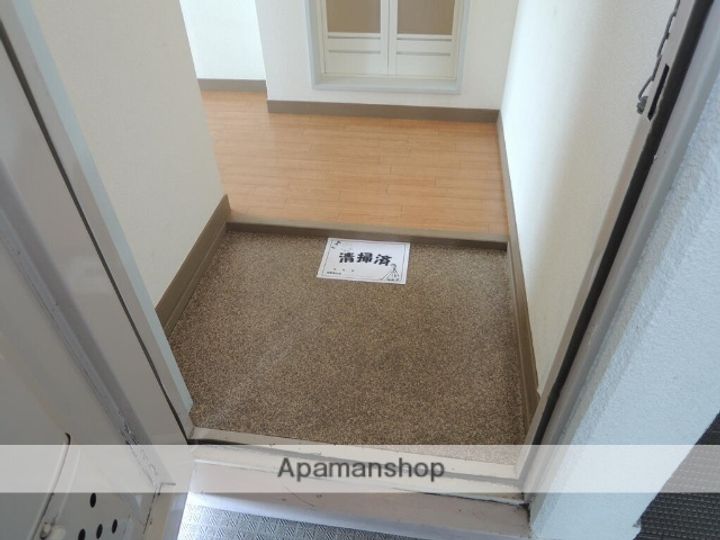 サンハイツニイミの玄関