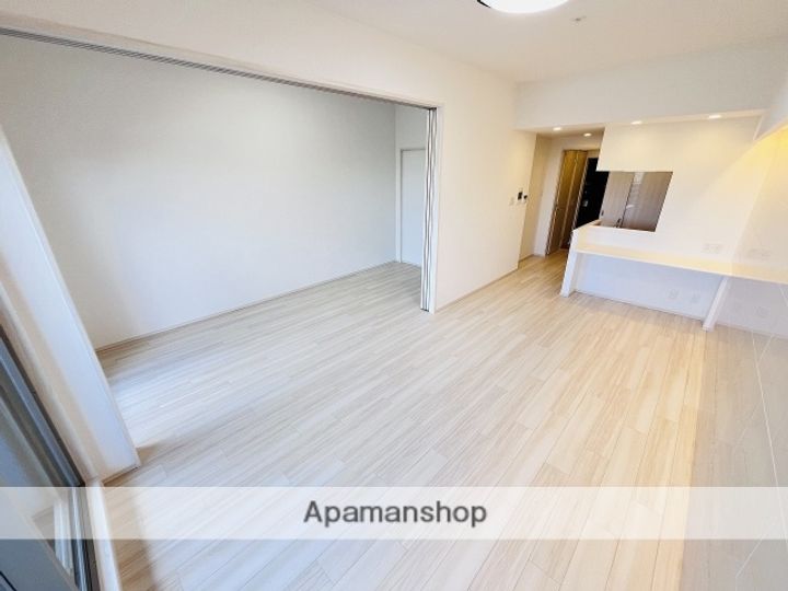 プレジオ三国ASIANの居間