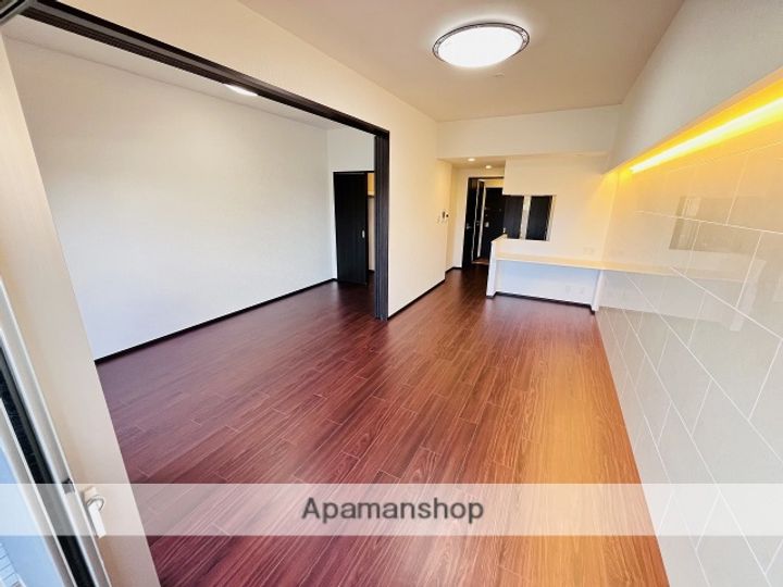 プレジオ三国ASIANの居間