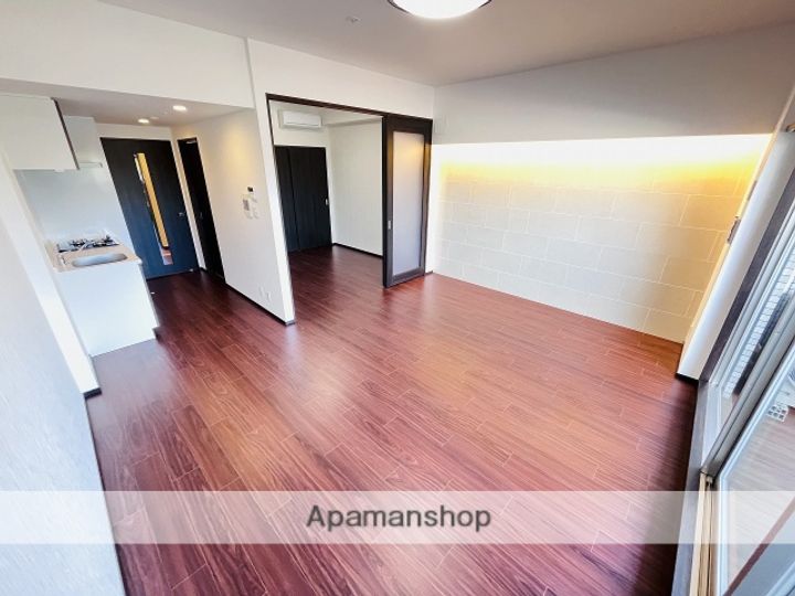 プレジオ三国ASIANの居間