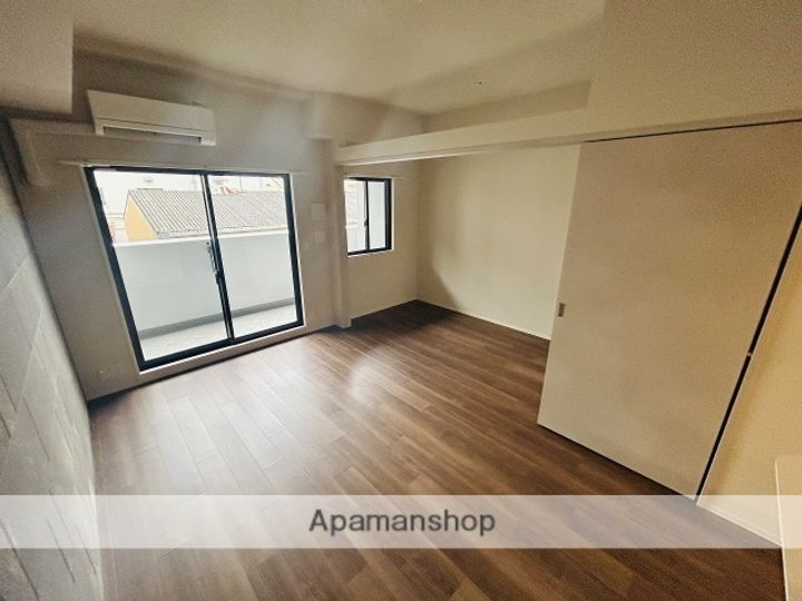 コンフォリア・リヴ新大阪西宮原ソルテラスの居間