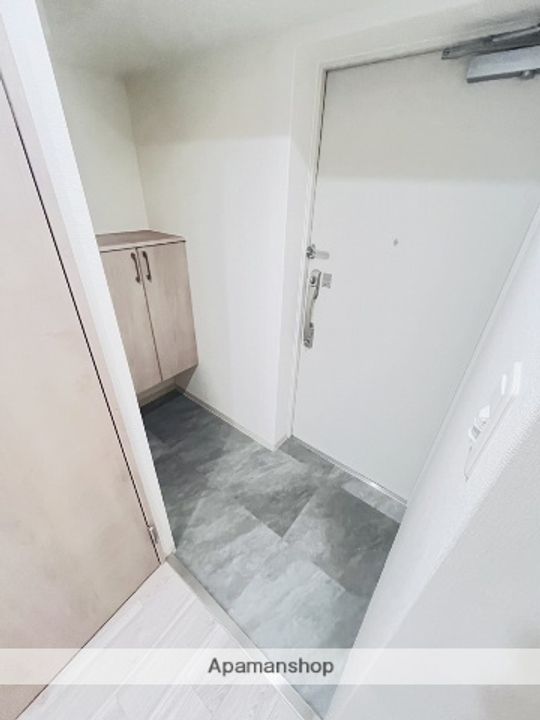 セオリー大阪EAST DOORの玄関