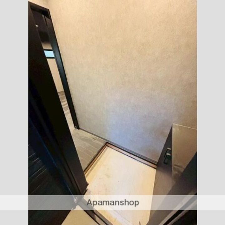 井高野 新築マンションの玄関