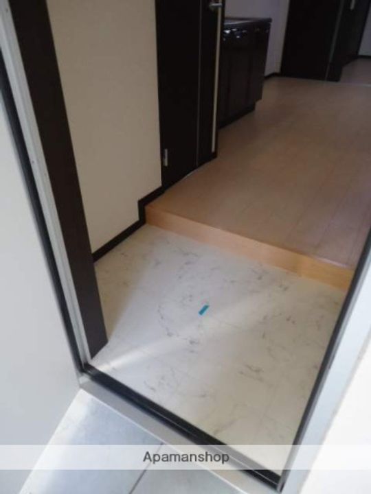 REGINA.I 7番館203の玄関