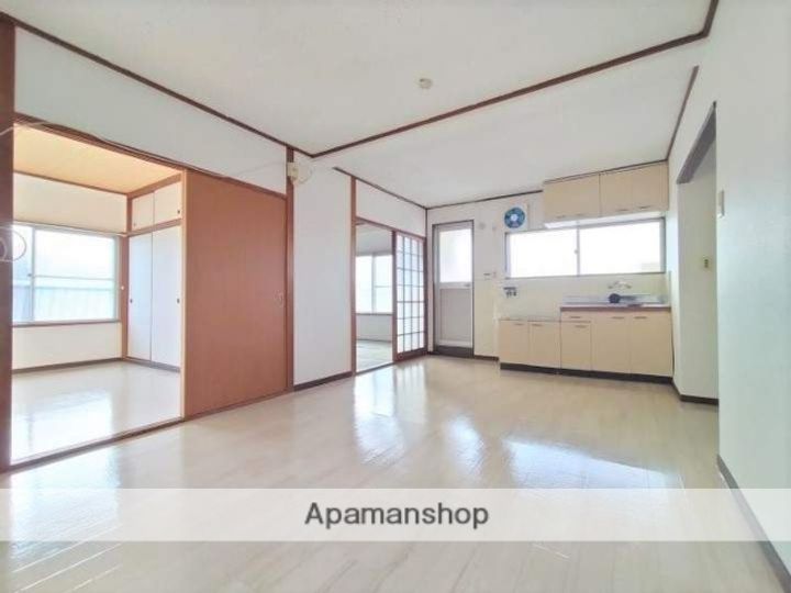 伊助ハイツの居間