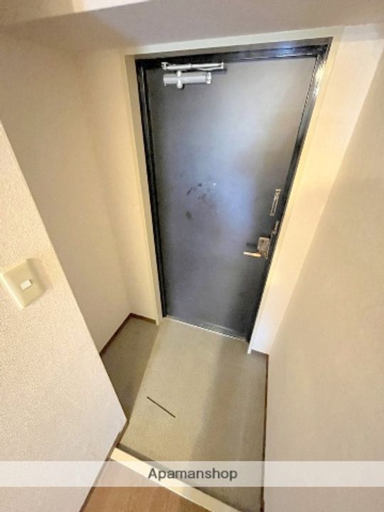 大阪府堺市北区蔵前町3丁の賃貸マンションの玄関