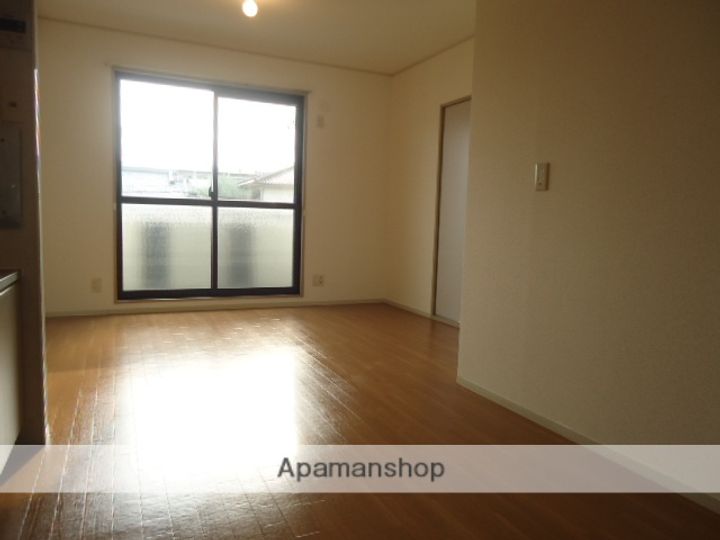 センチュリーコート(出島町)の居間