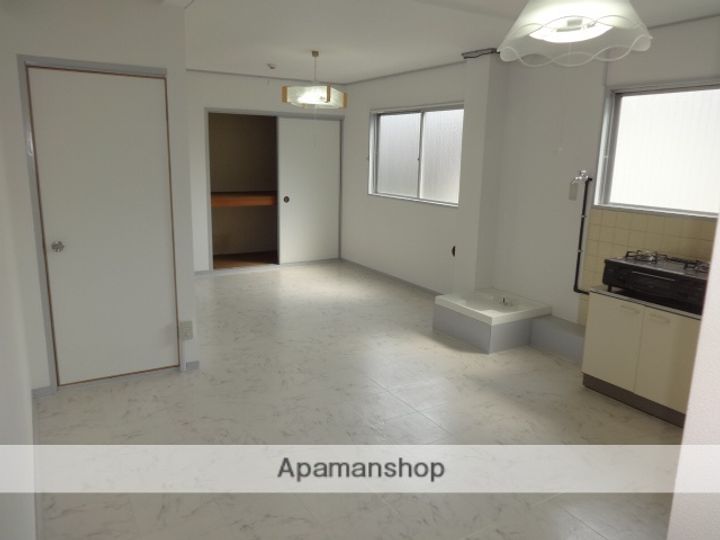 大栄マンションの居間