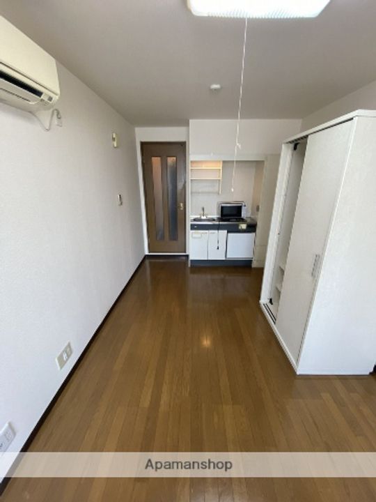 大阪府堺市西区鳳中町10丁の賃貸アパートの居間