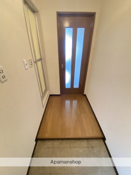 大阪府堺市西区鳳中町10丁の賃貸アパートの玄関