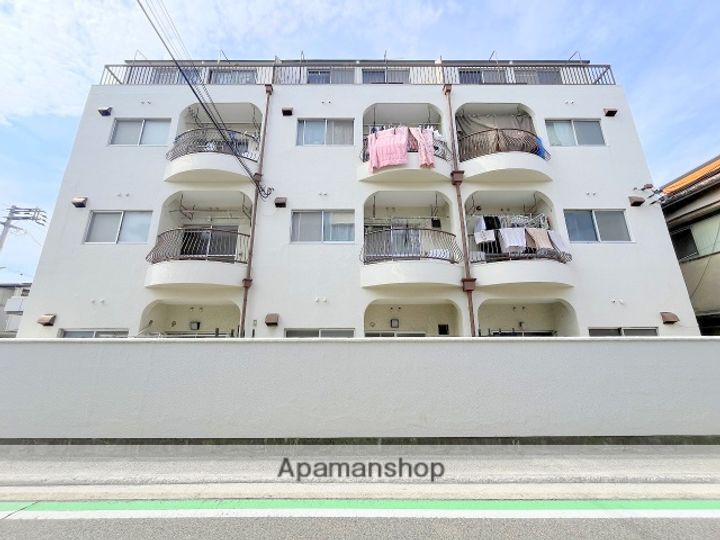 大栄マンションの外観