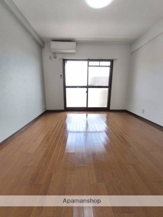 プリムローズIの居間