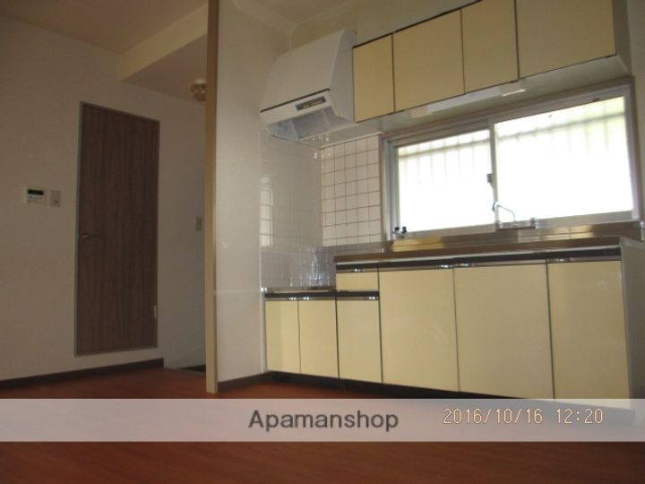 新出一マンション103の居間