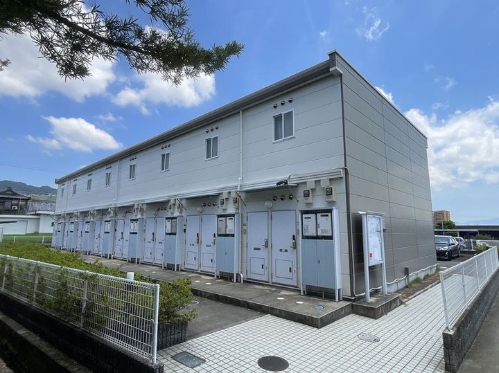 レオパレスルミエール204の外観