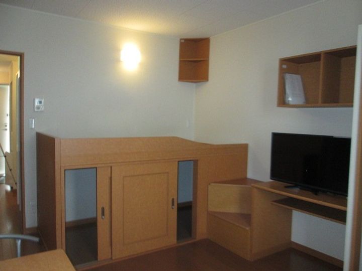 レオパレス岩出上野110の居間