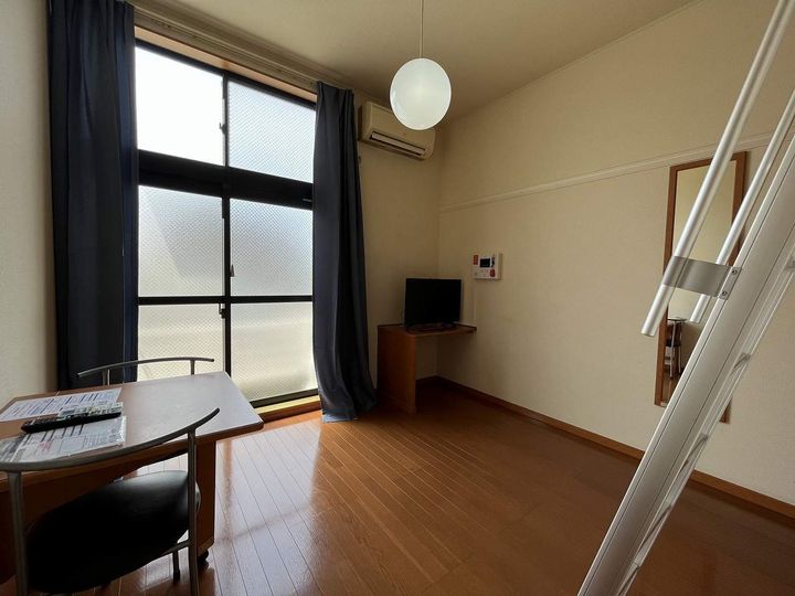 レオパレス一里松101の居間