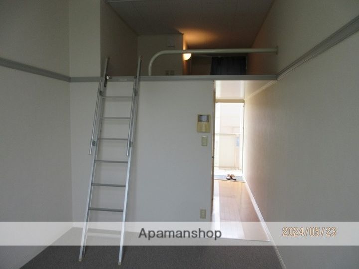 アゼリア104の居間