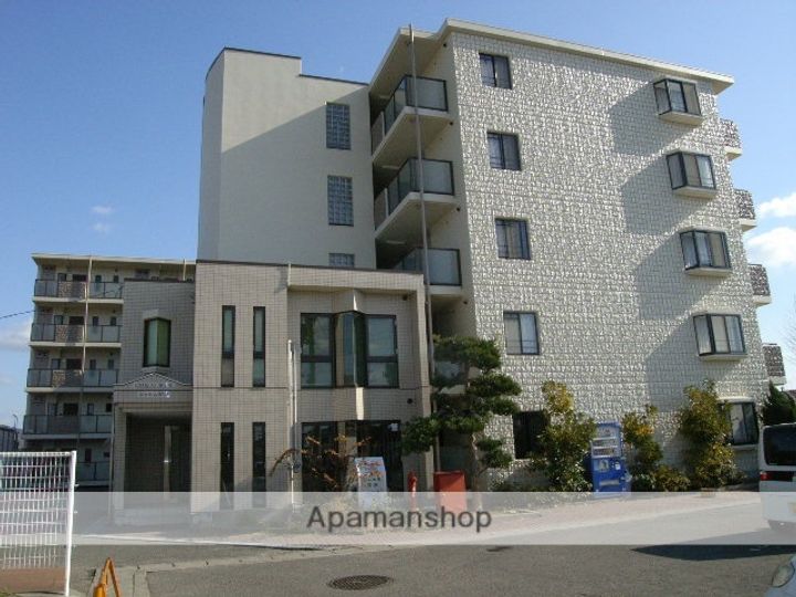 シャルル岩出206の外観