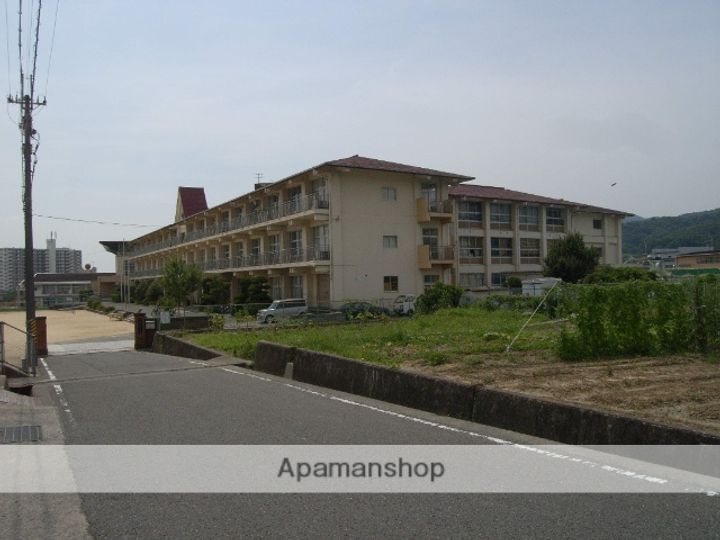 シャルル岩出206の周辺