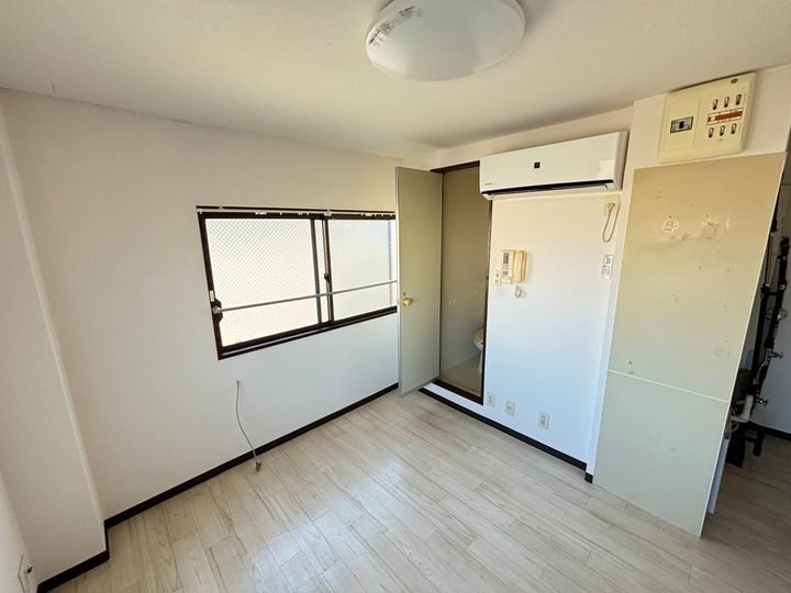 大阪府寝屋川市池田北町の賃貸マンションの居間