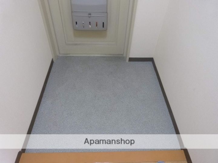 旭ハイツ102の玄関