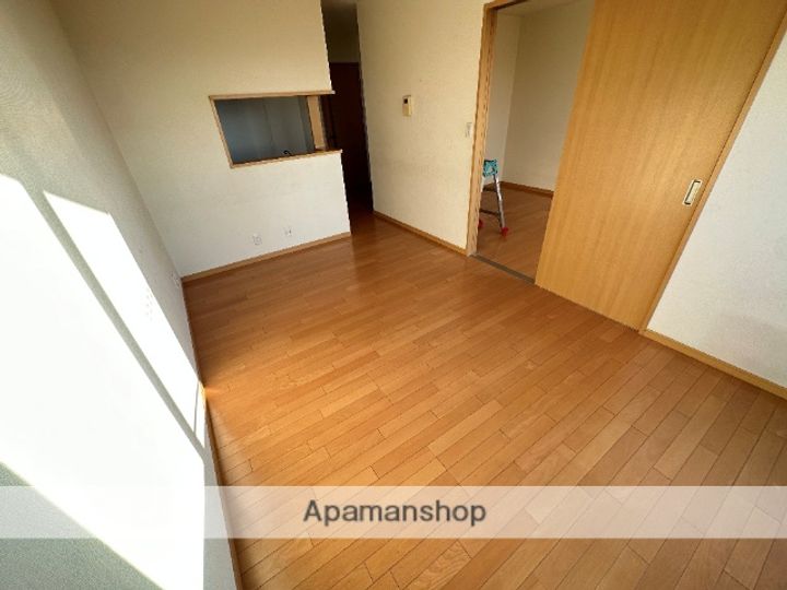 カムリガーデン103の居間