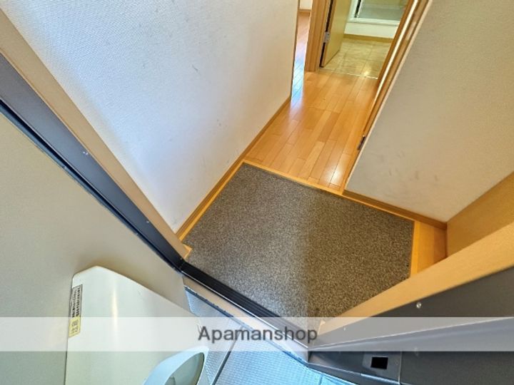 カムリガーデン103の玄関