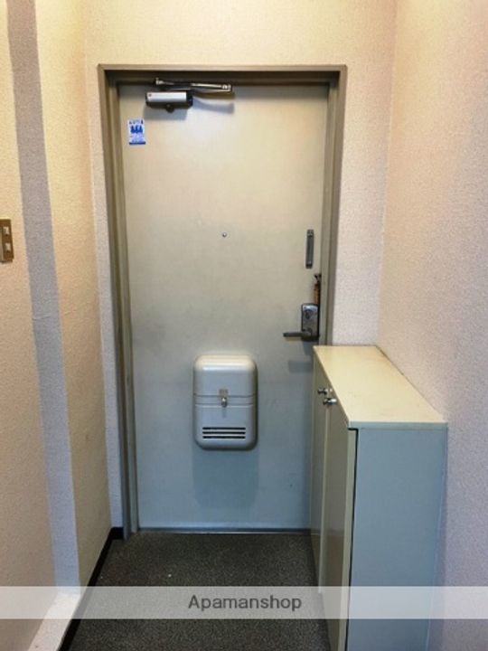 大阪府寝屋川市萱島東1丁目の賃貸マンションの玄関