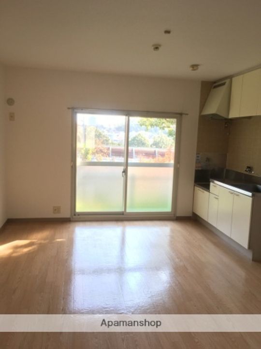 アルカディア見晴台205の居間