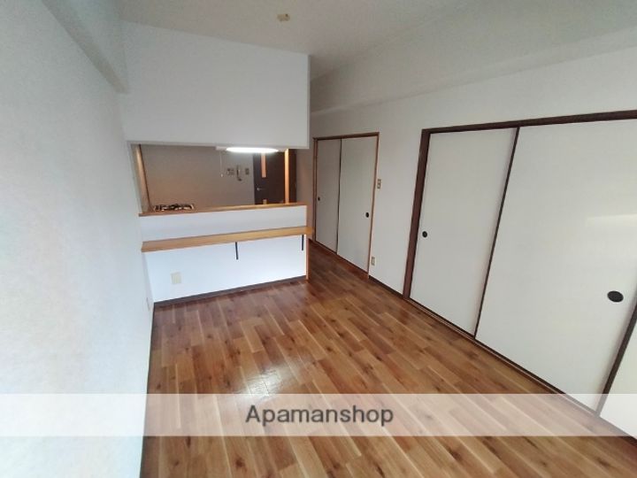 大阪府寝屋川市香里南之町の賃貸マンションの居間