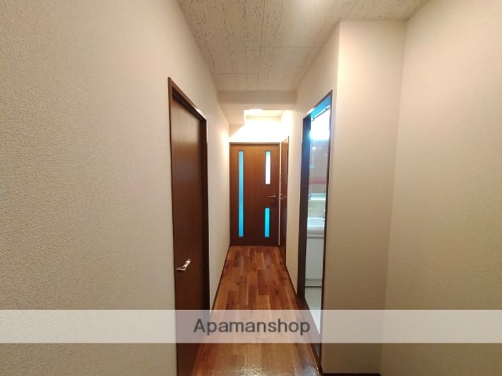 大阪府寝屋川市香里南之町の賃貸マンションの玄関