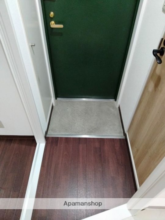 栄ハイツ八戸ノ里の玄関