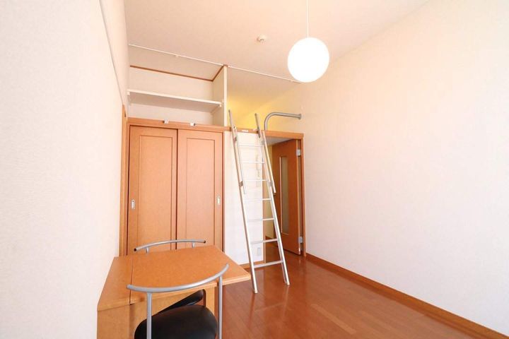 レオパレスオーキッドIの居間